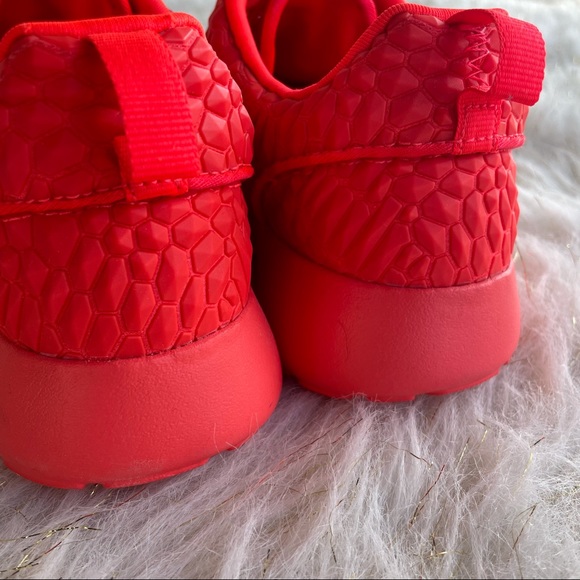 Nike Roshe One DMB Bright Crimson Sneakers - Picture 9 of 16